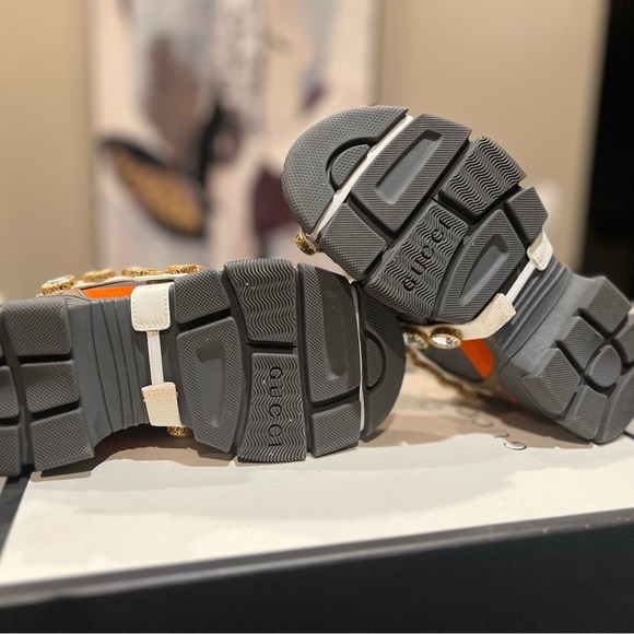 EXTREMELY GENTLY USED ! Only worn 2 times !comes with box and original wrapping - Picture 5 of 5